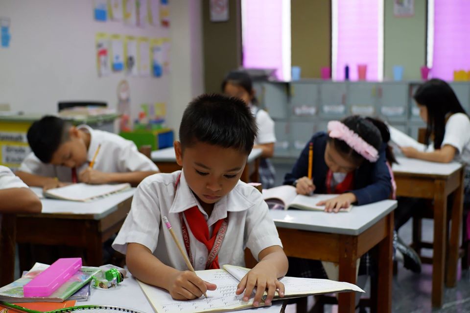 membuat anak betah di sekolah