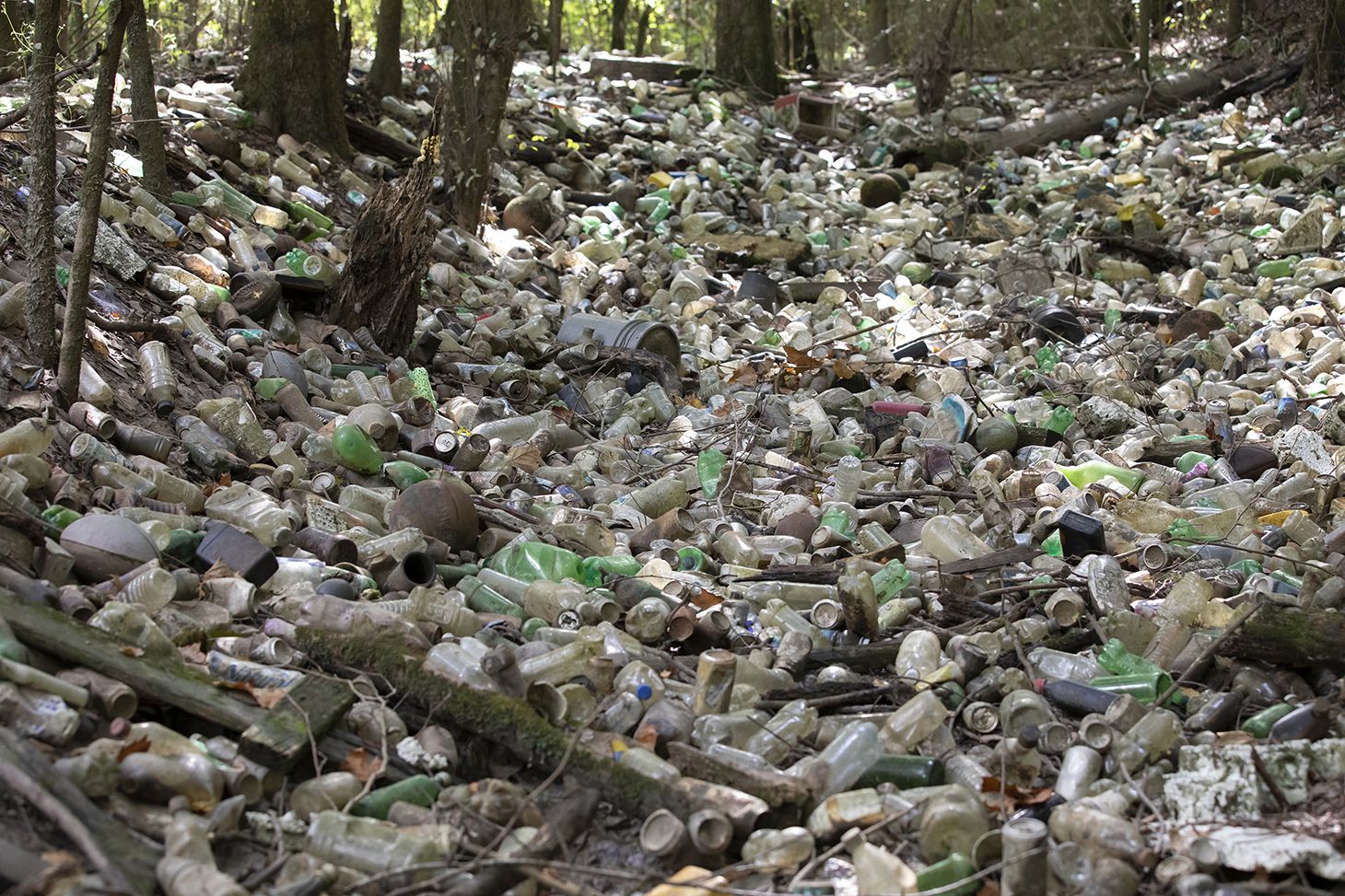 penyebab plastik mencemari tanah