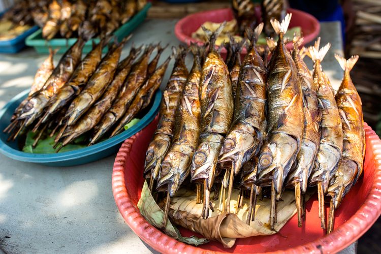 Cara Membuat Ikan Asap Sederhana Praktis Lezat