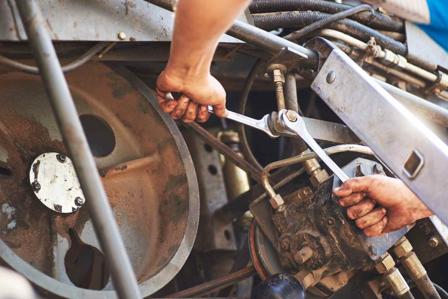 merawat peralatan kerja hidrolik